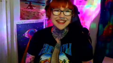 Snapshot of saraht666 chatting on 05-16-26, 07:05 Sarah T online show from 05-16-26, 07:05