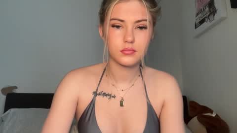 SarahxOliver online show from 01-18-26, 04:22