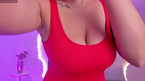 Snapshot of sarahyates chatting on 06-08-26, 12:03 Sarah independent model online show from 06-08-26, 12:03