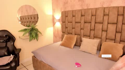 Sara online show from 09-13-25, 12:38