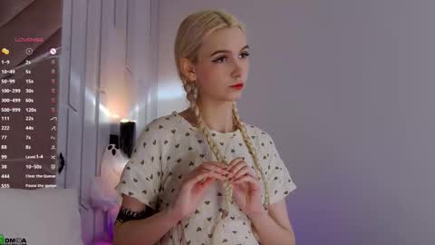 Snapshot of saramist chatting on 10-29-25, 01:41 saramist online show from 10-29-25, 01:41