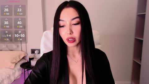 Mia online show from 12-17-24, 11:28