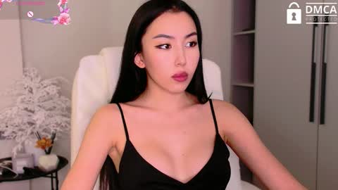 Mia online show from 10-07-25, 07:16