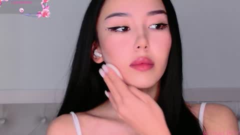 Mia online show from 10-17-25, 08:17