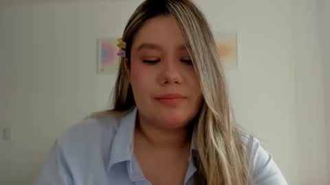 Sara  sarasmithfun by instagram online show from 05-25-26, 04:46