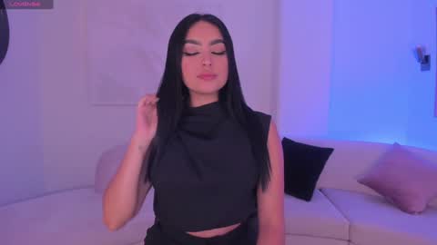 Snapshot of sarawinstone_ chatting on 01-18-25, 11:11 Sara Winstone online show from 01-18-25, 11:11