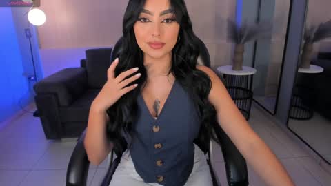 Snapshot of sarawinstone_ chatting on 01-26-25, 11:28 Sara Winstone online show from 01-26-25, 11:28