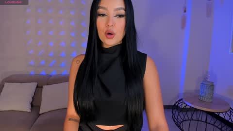 Snapshot of sarawinstone_ chatting on 02-02-25, 11:08 Sara Winstone online show from 02-02-25, 11:08