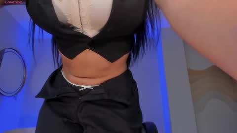 Snapshot of sarawinstone_ chatting on 02-16-25, 11:38 Sara Winstone online show from 02-16-25, 11:38