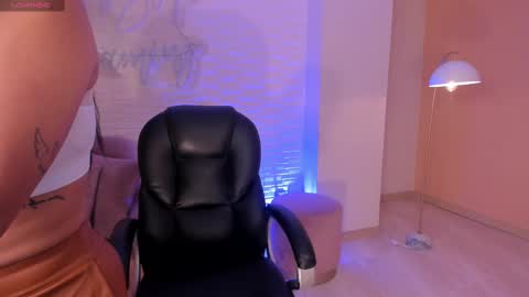 Snapshot of sarawinstone_ chatting on 02-17-25, 01:32 Sara Winstone online show from 02-17-25, 01:32