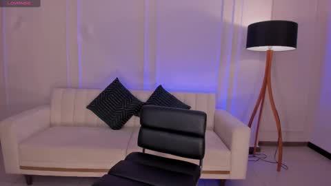 Snapshot of sarawinstone_ chatting on 02-18-25, 10:14 Sara Winstone online show from 02-18-25, 10:14