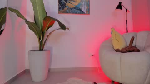 Snapshot of sarawinstone_ chatting on 11-07-25, 11:16 Sara Winstone online show from 11-07-25, 11:16