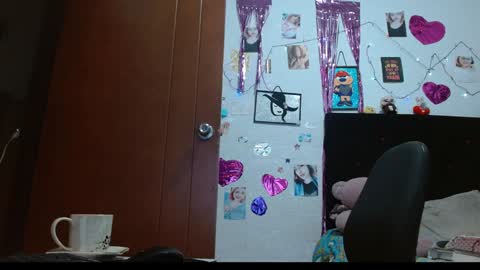 Snapshot of saray_extrovert1 chatting on 12-21-24, 07:56 Sara Jimenez online show from 12-21-24, 07:56