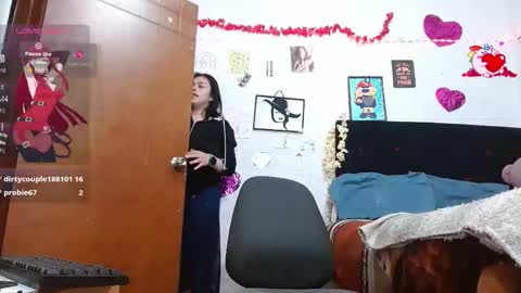 Snapshot of saray_extrovert1 chatting on 10-28-25, 04:49 Sara Jimenez online show from 10-28-25, 04:49