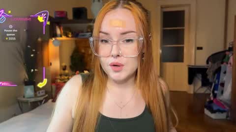 Snapshot of sargonium909 chatting on 10-25-25, 04:46 Veronika online show from 10-25-25, 04:46