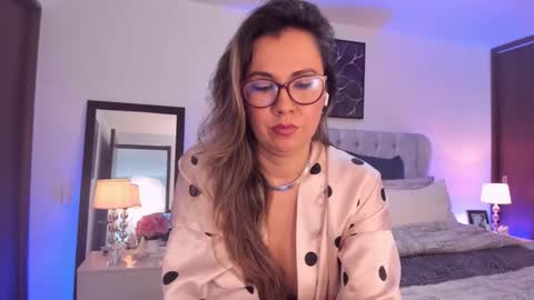 sarha online show from 10-28-25, 03:47