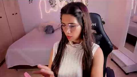 Snapshot of sarima420 chatting on 10-08-25, 09:12 Sarima and Leo online show from 10-08-25, 09:12