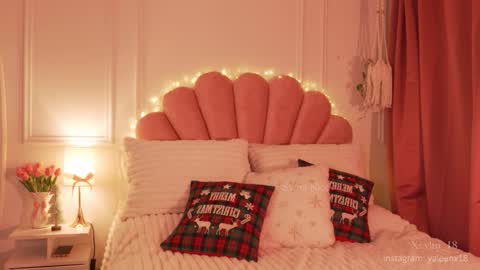 Sara  online show from 12-17-25, 11:22