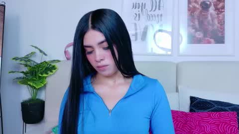 Snapshot of saritabratz chatting on 10-10-25, 09:25 Sara online show from 10-10-25, 09:25