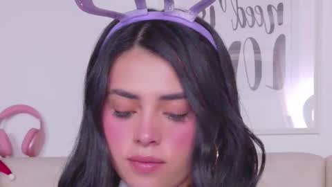 Snapshot of saritabratz chatting on 11-27-25, 12:13 Sara online show from 11-27-25, 12:13