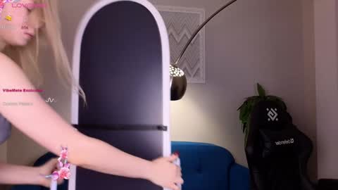 Snapshot of sarra_cooper chatting on 12-13-24, 01:26 GTM2 Mon TueWednThurFri 0300am-0900am online show from 12-13-24, 01:26