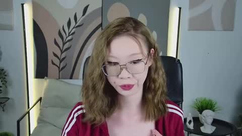 Snapshot of sarrahrice chatting on 02-11-26, 04:45 SarahRice online show from 02-11-26, 04:45