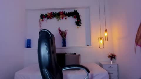 Snapshot of sasha_kendrick chatting on 12-17-24, 02:33 Sasha online show from 12-17-24, 02:33