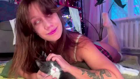 Alexandra Sasha in short online show from 11-13-25, 06:45