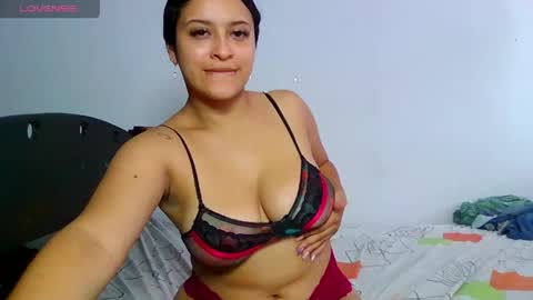 Snapshot of sasha_rose23 chatting on 04-23-26, 08:22 Camila online show from 04-23-26, 08:22