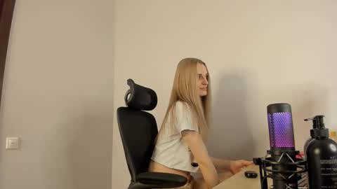 Snapshot of sasha_vesmus chatting on 11-14-25, 08:51 Sasha Vesmus online show from 11-14-25, 08:51