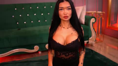 Snapshot of sashaferrera chatting on 02-19-25, 07:05 Dennise online show from 02-19-25, 07:05