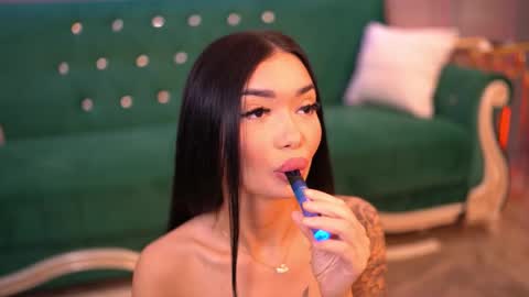 Snapshot of sashaferrera chatting on 03-10-25, 07:40 Dennise online show from 03-10-25, 07:40