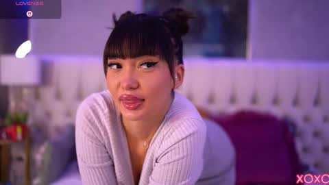 Snapshot of sashaferrera chatting on 10-24-25, 06:48 Dennise online show from 10-24-25, 06:48