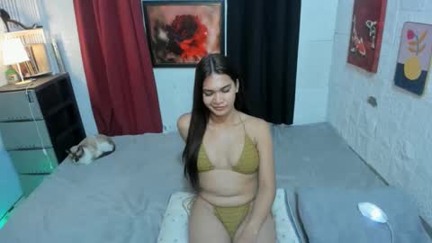 Snapshot of sashahuwanna chatting on 01-06-25, 05:59 ESTELLA online show from 01-06-25, 05:59