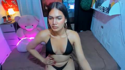 Snapshot of sashahuwanna chatting on 02-15-25, 03:50 ESTELLA online show from 02-15-25, 03:50