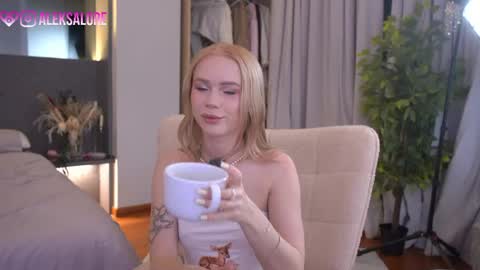 Snapshot of sashalore chatting on 05-22-26, 03:13 sashalore online show from 05-22-26, 03:13