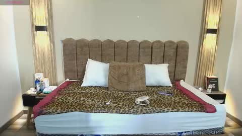 S A S H A R O S E online show from 09-21-25, 12:07