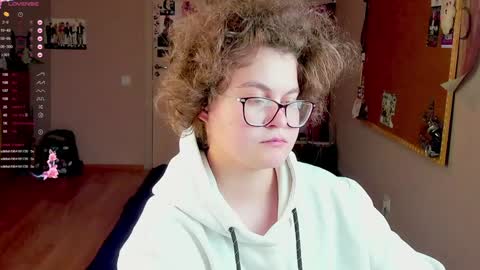 Snapshot of sashy_way chatting on 12-19-24, 01:07 .Alexandra online show from 12-19-24, 01:07