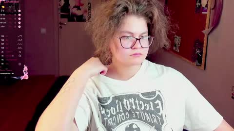 Snapshot of sashy_way chatting on 01-12-25, 01:48 .Alexandra online show from 01-12-25, 01:48