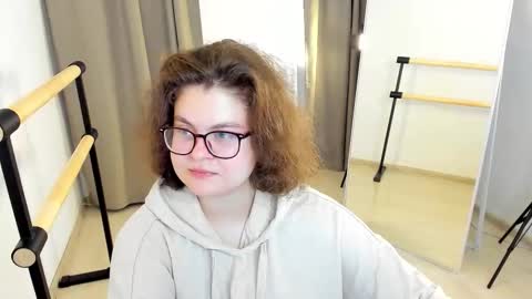 Snapshot of sashy_way chatting on 09-17-25, 09:16 .Alexandra online show from 09-17-25, 09:16