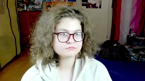 Snapshot of sashy_way chatting on 10-23-25, 09:24 .Alexandra online show from 10-23-25, 09:24