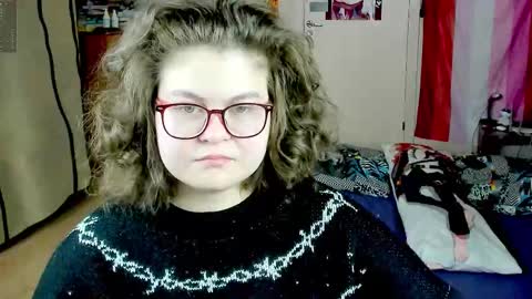 Snapshot of sashy_way chatting on 10-31-25, 10:27 .Alexandra online show from 10-31-25, 10:27