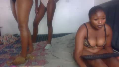 Snapshot of sassie_d chatting on 12-15-25, 09:52 sassie_d online show from 12-15-25, 09:52