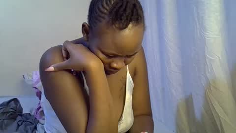 sassy_bella online show from 10-07-25, 12:41