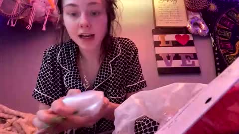 Snapshot of sassyseductive chatting on 04-30-26, 08:57 sassyseductive online show from 04-30-26, 08:57
