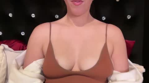 Snapshot of sassysophie333 chatting on 01-02-25, 05:03 MazyMay333 online show from 01-02-25, 05:03