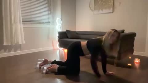 Snapshot of sassysophie333 chatting on 03-06-25, 05:35 MazyMay333 online show from 03-06-25, 05:35