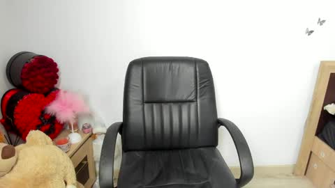 sassytiff online show from 04-18-26, 01:15