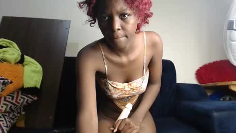 Snapshot of sassyvece12 chatting on 10-25-25, 01:57 Sassy online show from 10-25-25, 01:57