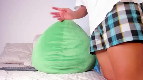 Snapshot of satanas_333 chatting on 12-17-25, 07:47 online show from 12-17-25, 07:47